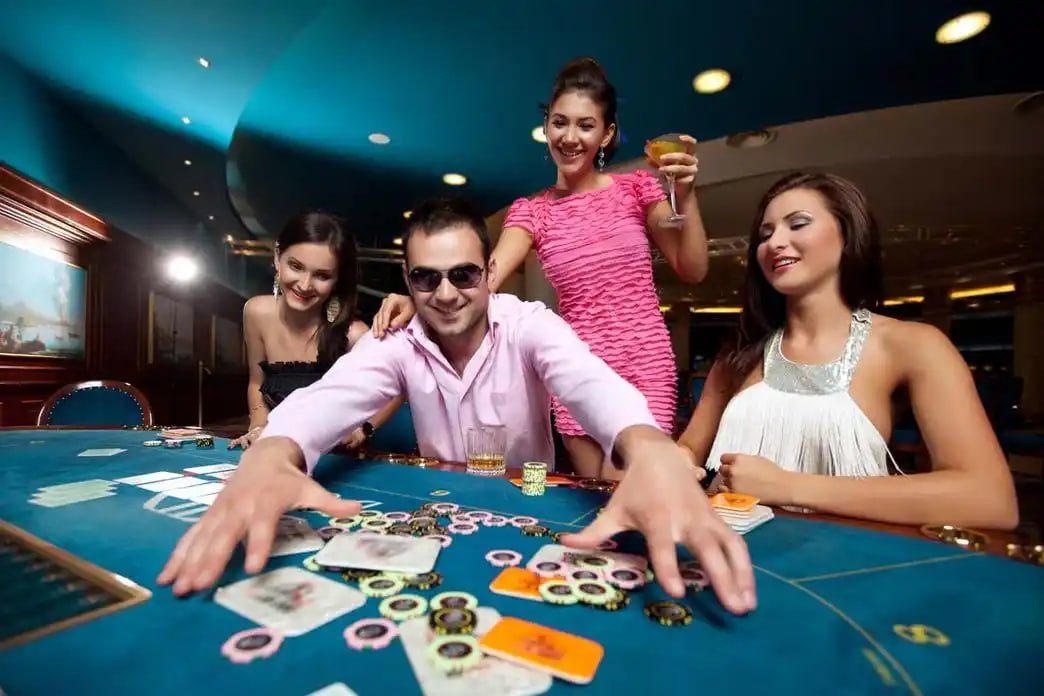 777vip slot game lobby displaying multiple slot titles on a smartphone screen